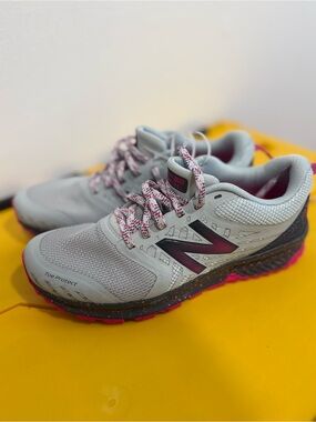 NEW New Balance Nitrel Light Gray with Pink Accent Running Shoes
